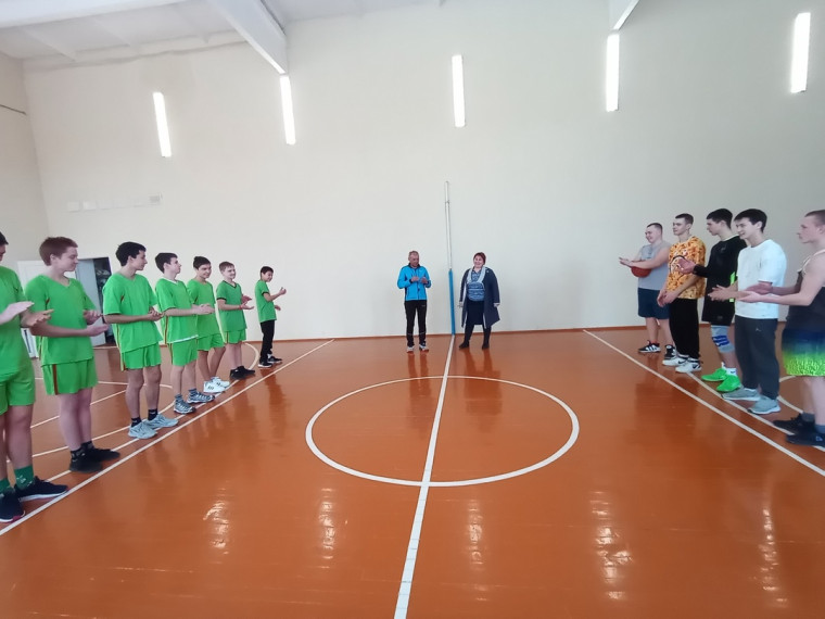 Дружеская встреча по баскетболу.